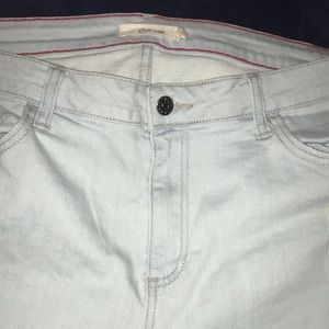 Light blue high-wasted ripped jeans